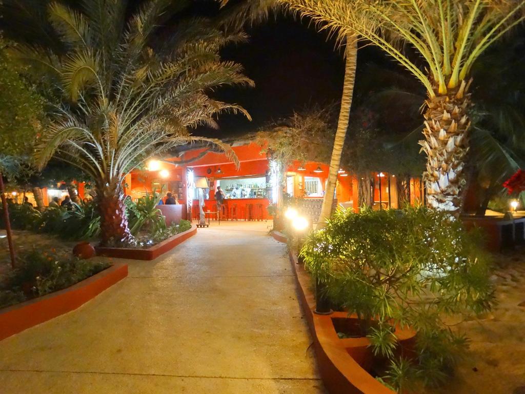 Hotel Mermoz Saint-Louis Exterior foto
