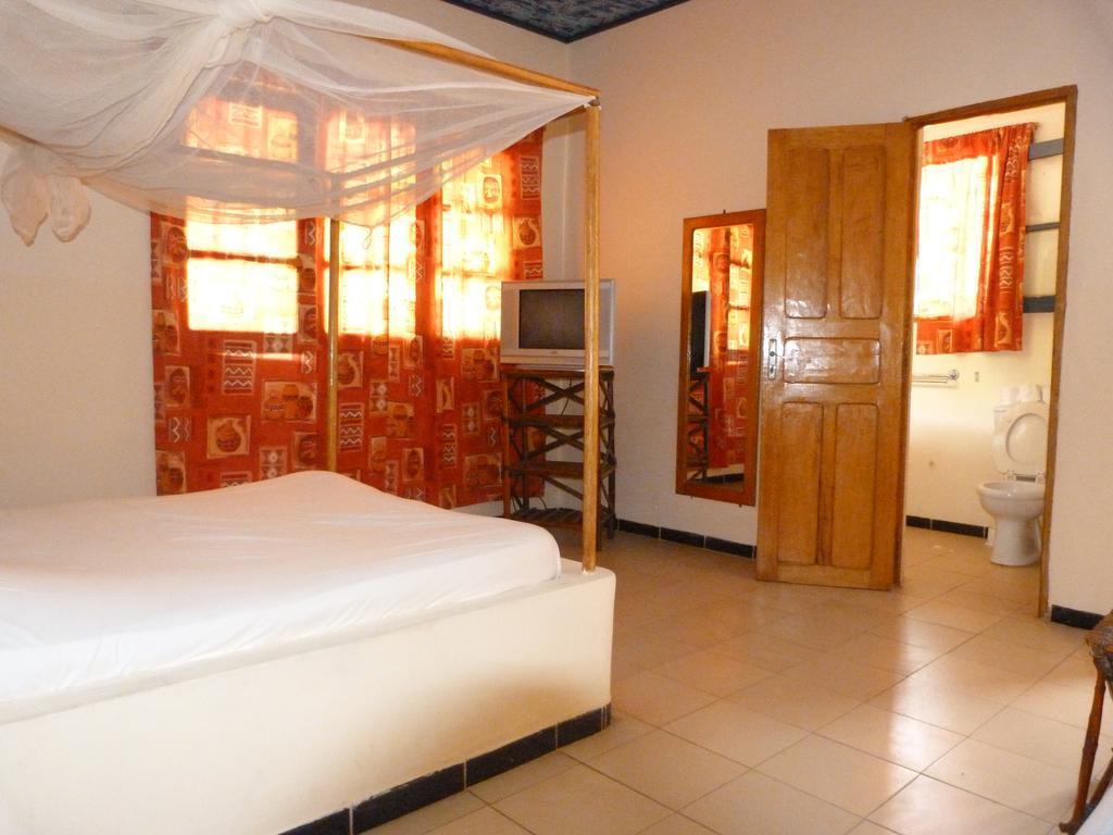 Hotel Mermoz Saint-Louis Exterior foto